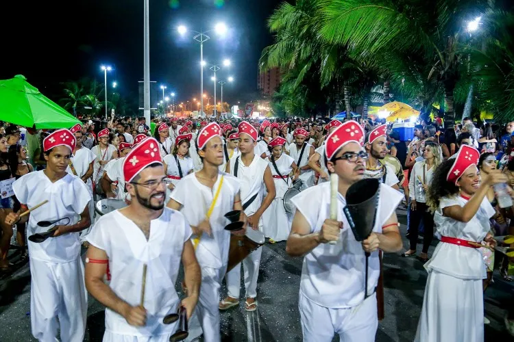 Desfile de blocos abriu as prévias carnavalescas em Alagoas 