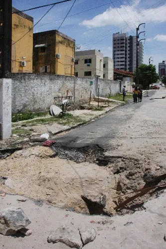 Engenheiros da Defesa Civil estiveram no bairro do Pinheiro 