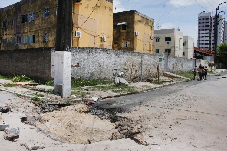 Engenheiros da Defesa Civil estiveram no bairro do Pinheiro 