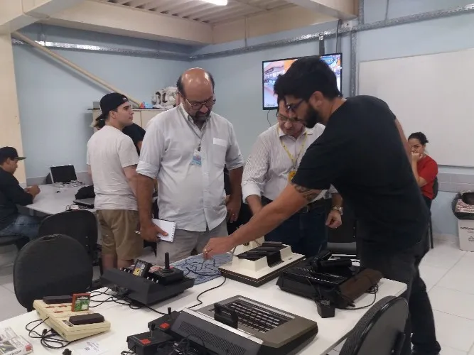 Além de expor material em seu estúdio, Tom Carvalho também participa de eventos