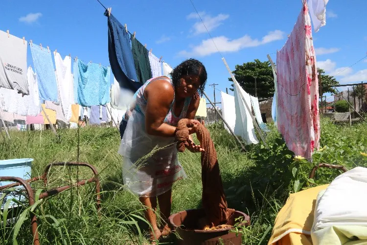 Trabalho é feito de maneira artesanal e sem o uso de maquinários
