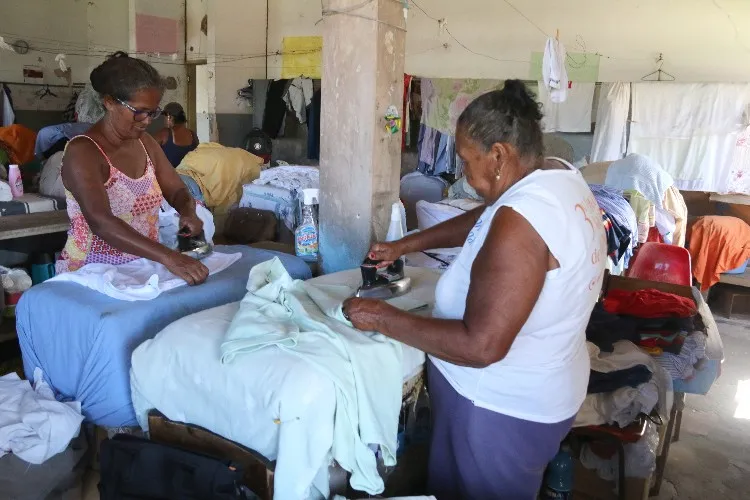 Trabalho é feito de maneira artesanal e sem o uso de maquinários