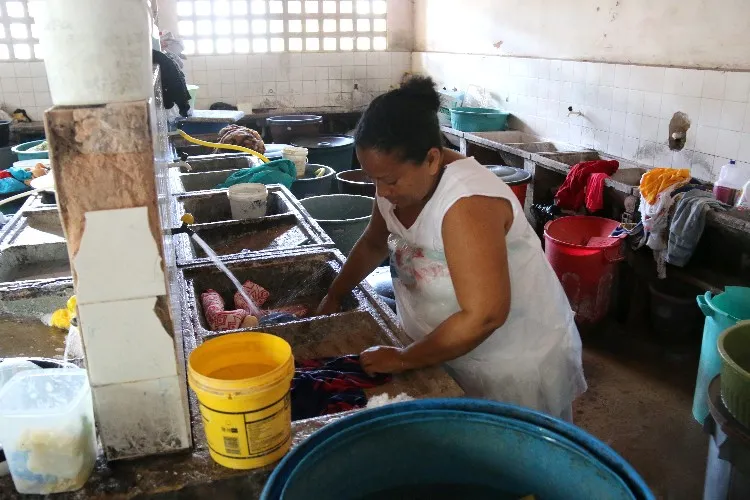 Trabalho é feito de maneira artesanal e sem o uso de maquinários