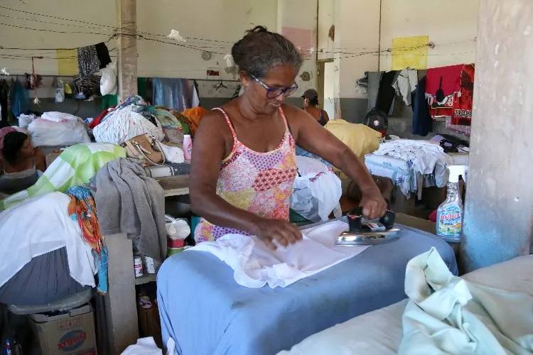 Trabalho é feito de maneira artesanal e sem o uso de maquinários