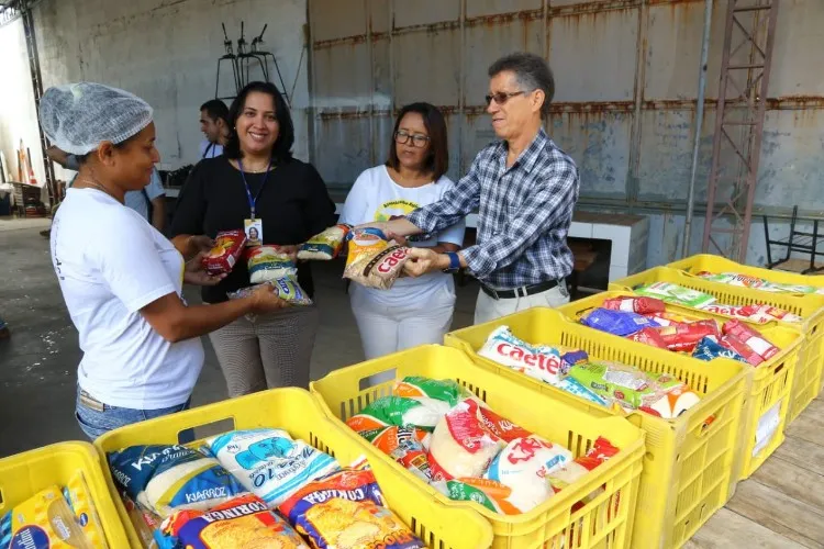 Concurso Forró & Folia arrecada milhares que quilos de alimentos para doação
