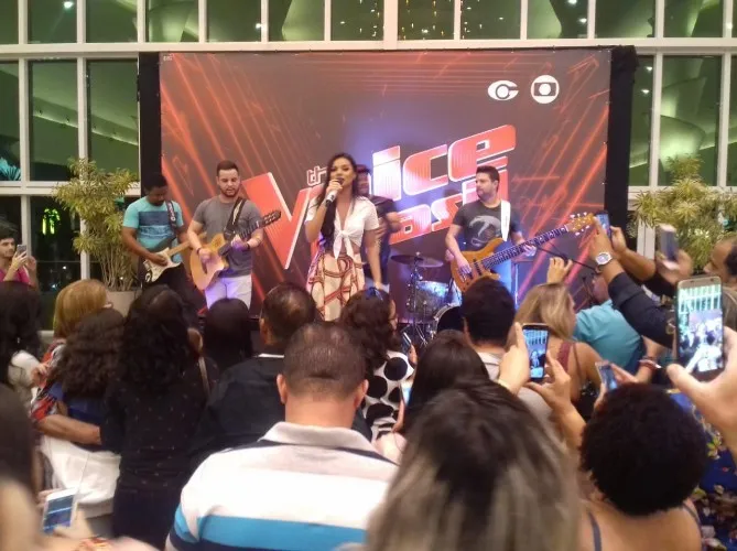 Samara Souto faz pocket show em Maceió