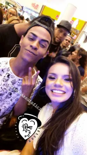 Samara Souto faz pocket show em Maceió