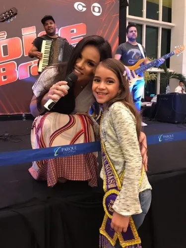Samara Souto faz pocket show em Maceió