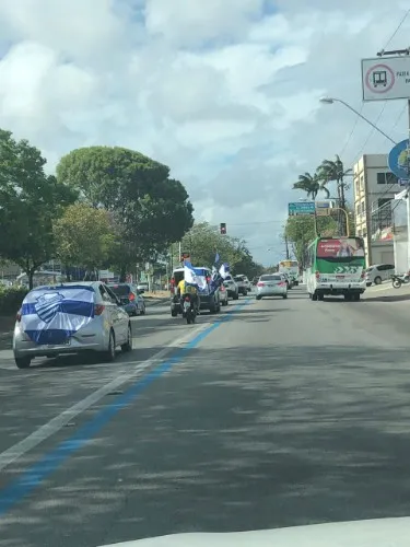 Torcedores vibram com a chegada da delegação azulina em Maceió