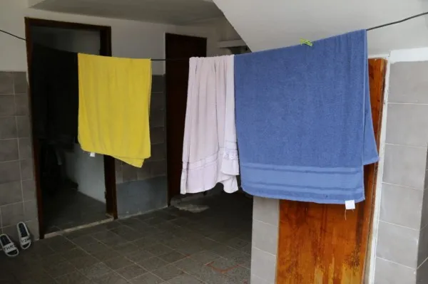 Confia imagens dos cômodos da Casa de Apoio que abriga acompanhantes do interior de Alagoas.