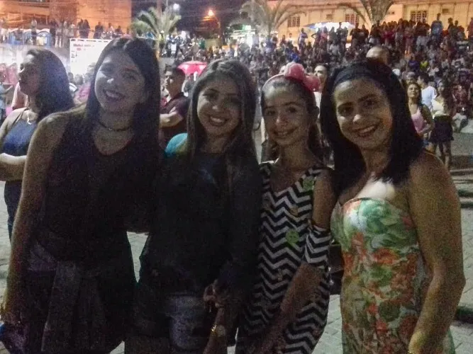 Multidão acompanhou o show da cantora Marília Mendonça em Maceió