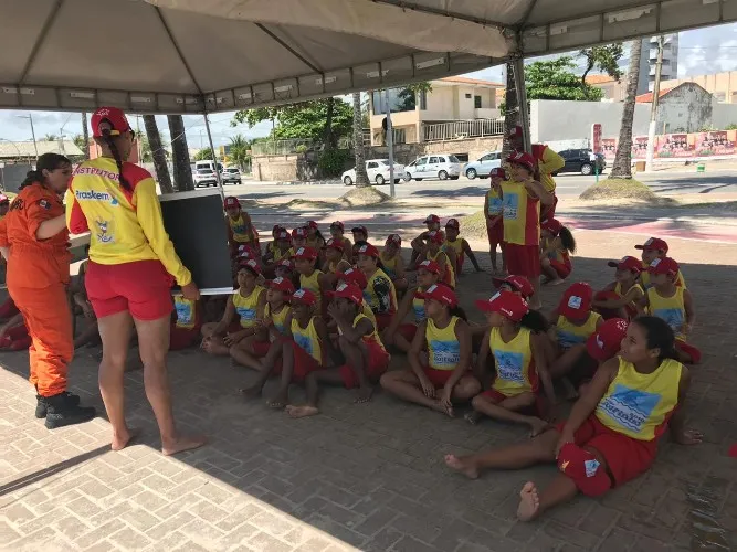 Crianças aprendem sobre cidadania, prevenção de acidentes, educação no trânsito, prática de atividad