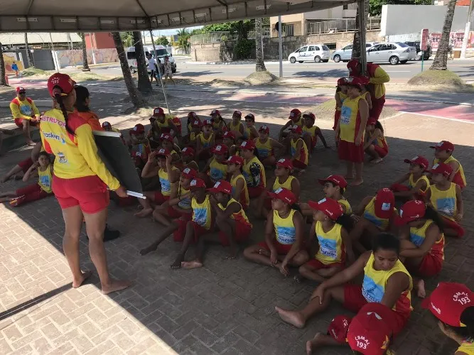 Crianças aprendem sobre cidadania, prevenção de acidentes, educação no trânsito, prática de atividad