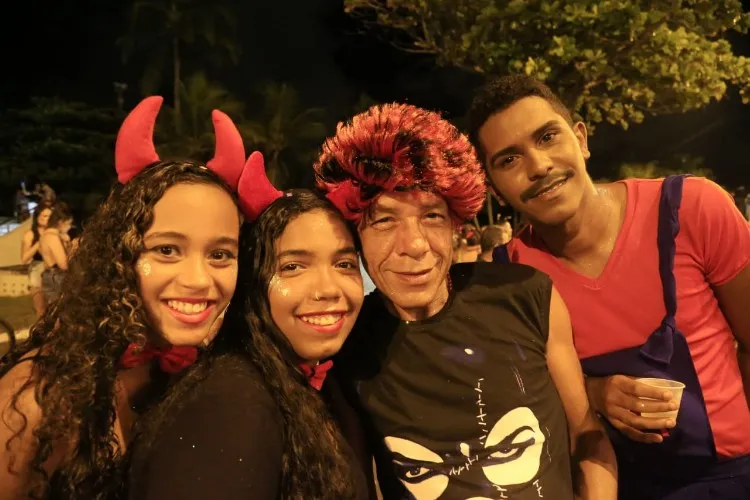 Desfile de blocos abriu as prévias carnavalescas em Alagoas