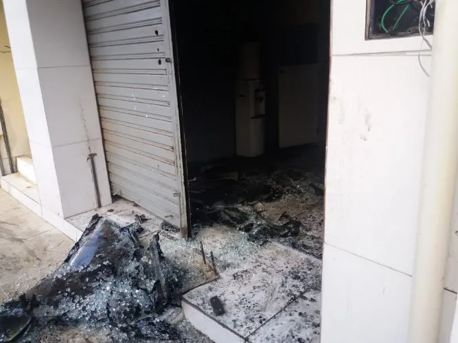 Incêndio destrói laboratório óptico no Centro da cidade