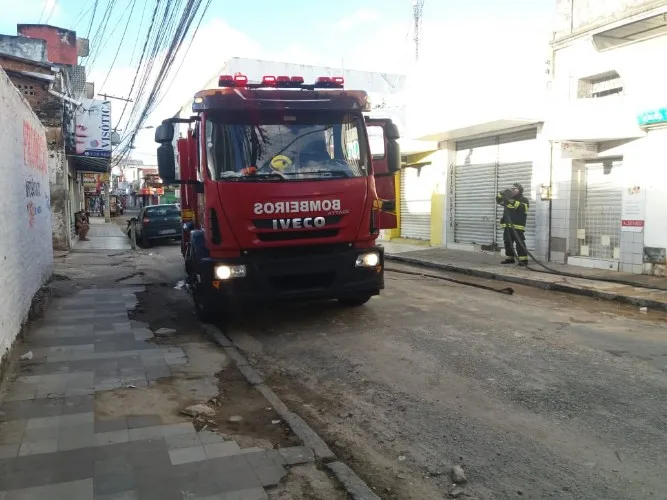 Incêndio destrói laboratório óptico no Centro da cidade