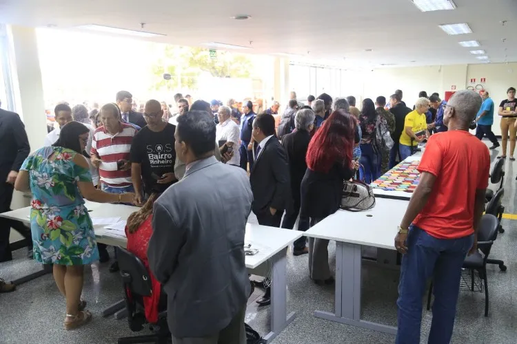 Moradores, imprensa e grupos solidários ao bairro do Pinheiro se reuniram para a divulgação do laudo