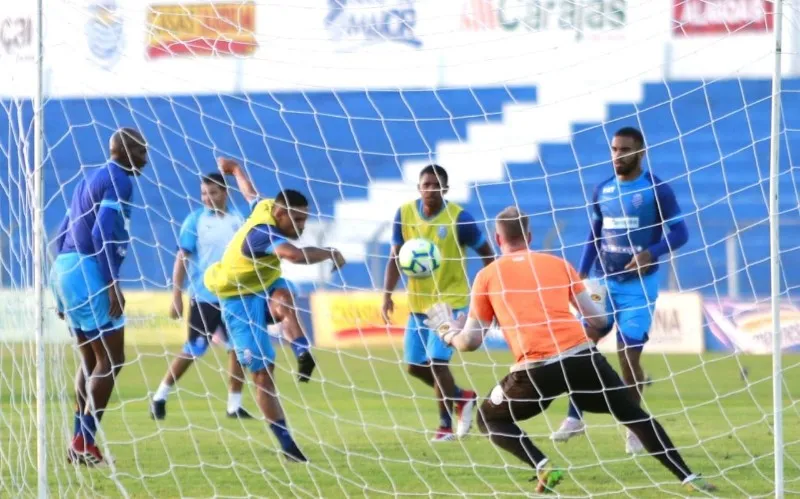 Jogadores azulinos segue preparação para jogo com o Goiás