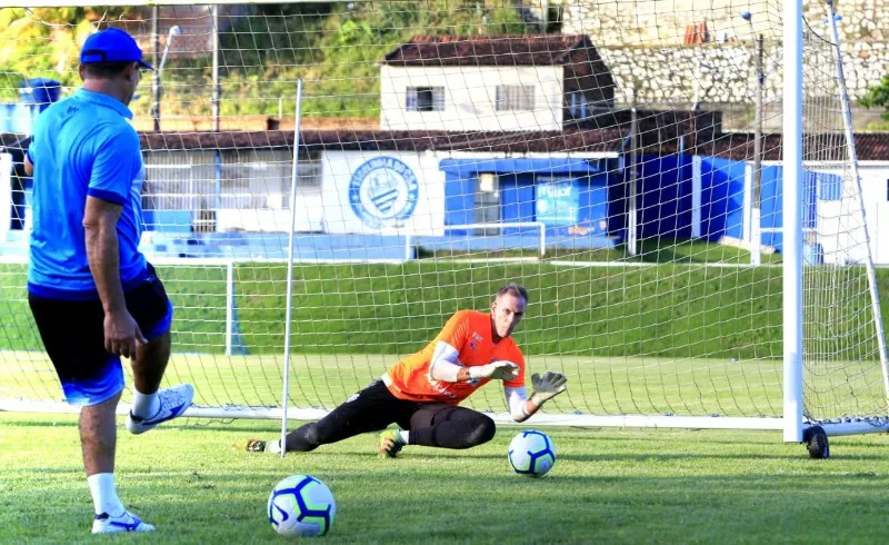 João Carlos busca recuperar a titularidade no gol azulino