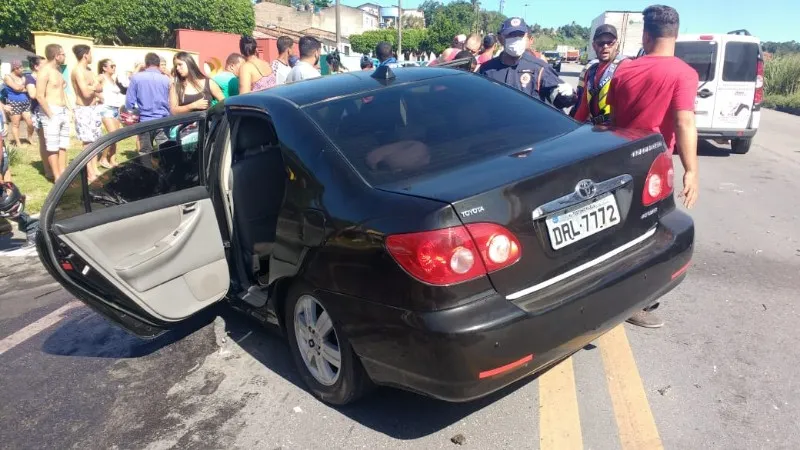Carro de passeio e caminhão baú colidiram na BR 101 em São Miguel dos Campos