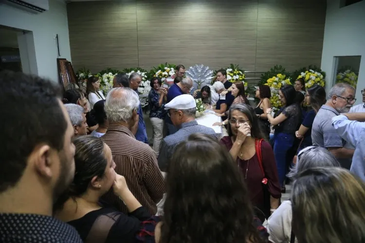 Corpo do radialista Reinaldo Cavalcante é sepultado em Maceió