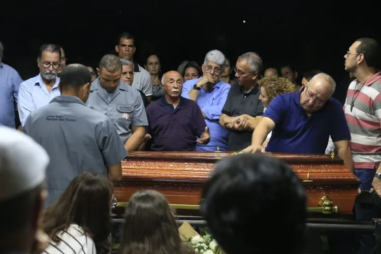 Corpo do radialista Reinaldo Cavalcante é sepultado em Maceió