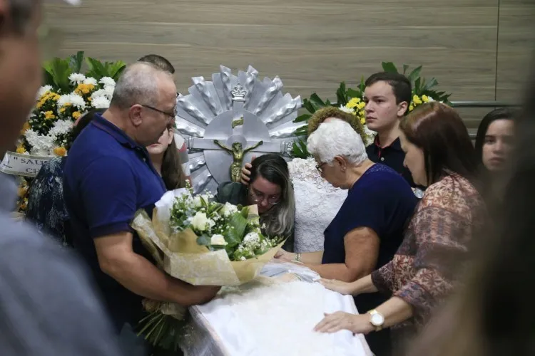 Corpo do radialista Reinaldo Cavalcante é sepultado em Maceió