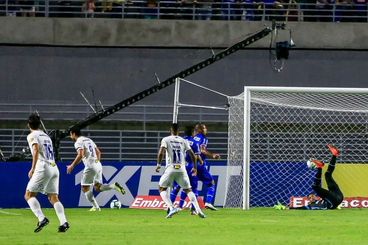 Com gol de Apodi, CSA empata com o Cruzeiro, nos acréscimos