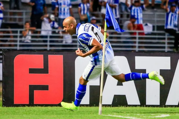 Azulão vence o Vozão por 1 a 0