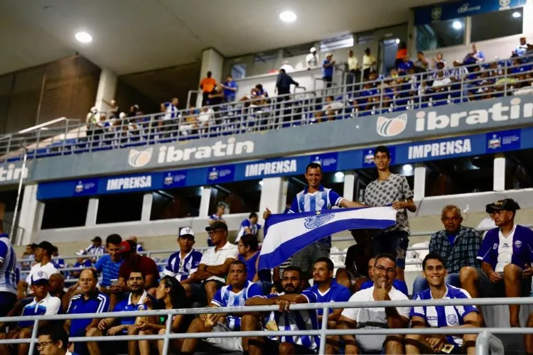 Jonatan Gómez fez o gol do Azulão, cobrando um pênalti