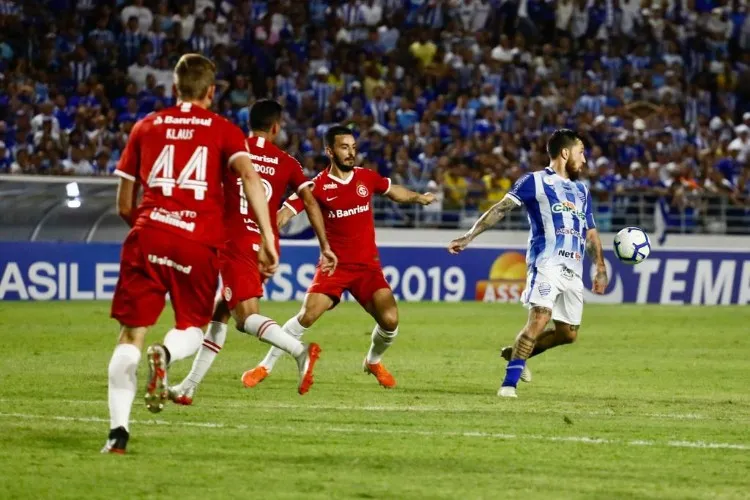 Jonatan Gómez fez o gol do Azulão, cobrando um pênalti