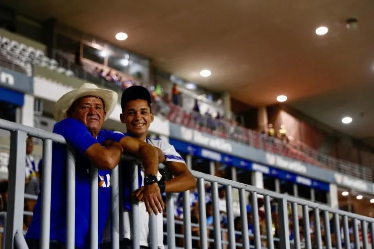 Jonatan Gómez fez o gol do Azulão, cobrando um pênalti