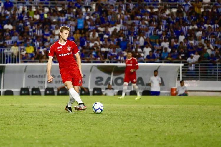 Jonatan Gómez fez o gol do Azulão, cobrando um pênalti