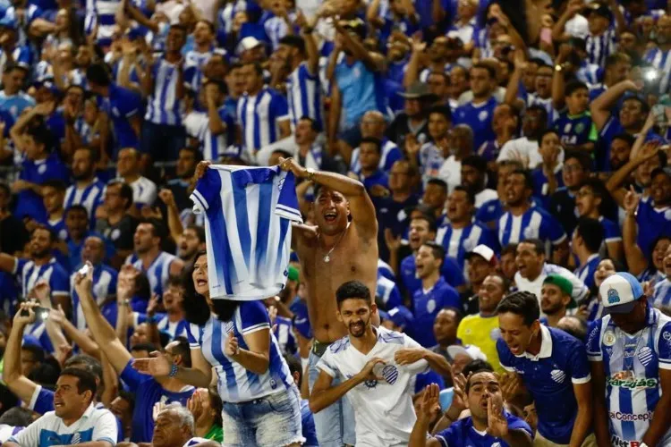 Jonatan Gómez fez o gol do Azulão, cobrando um pênalti
