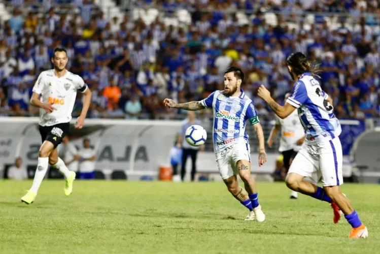 Azulão começa vencendo mas cede o empate: 2 a 2