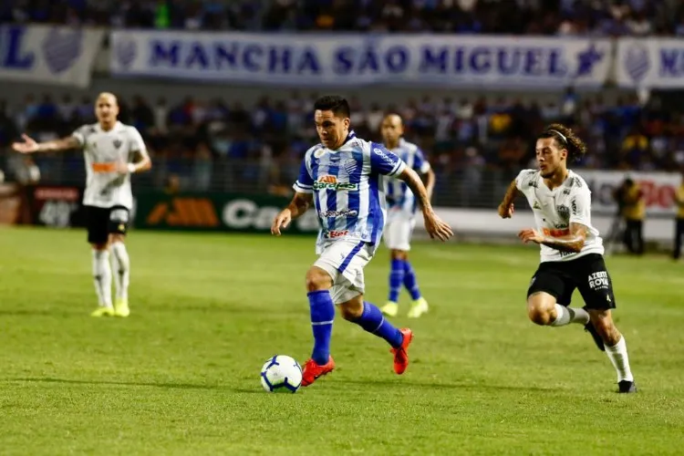 Azulão começa vencendo mas cede o empate: 2 a 2