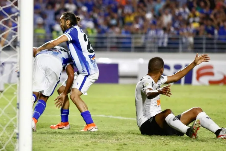 Azulão começa vencendo mas cede o empate: 2 a 2