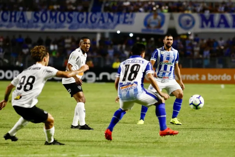 Azulão começa vencendo mas cede o empate: 2 a 2