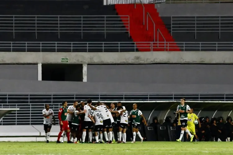 Azulão começa vencendo mas cede o empate: 2 a 2
