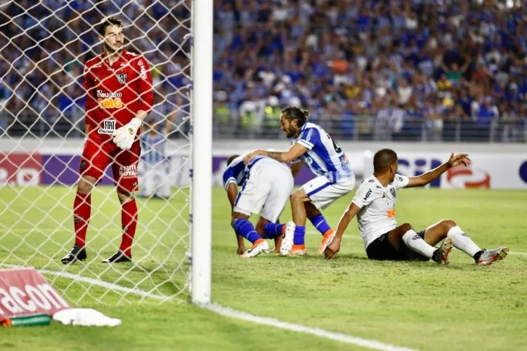 Azulão começa vencendo mas cede o empate: 2 a 2