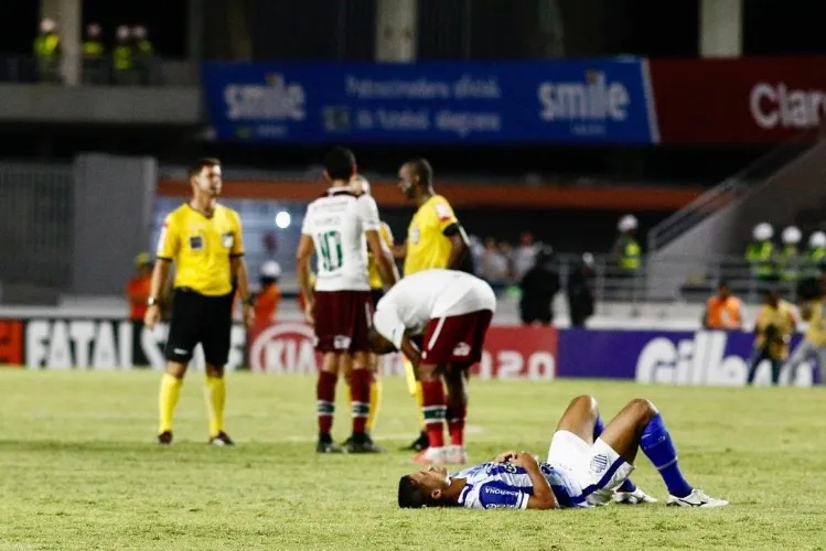 Azulão perde mais uma no Rei Pelé: 1 a 0