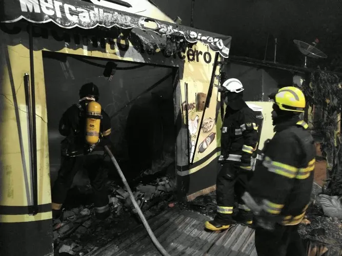 Fogo atinge mercadinho na zona rural da cidade de Taquarana