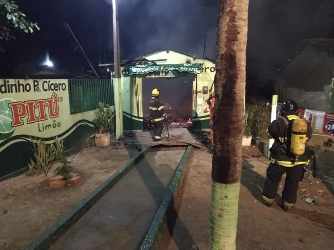 Fogo atinge mercadinho na zona rural da cidade de Taquarana
