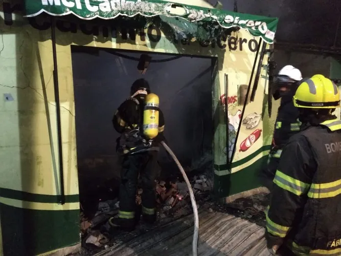 Fogo atinge mercadinho na zona rural da cidade de Taquarana