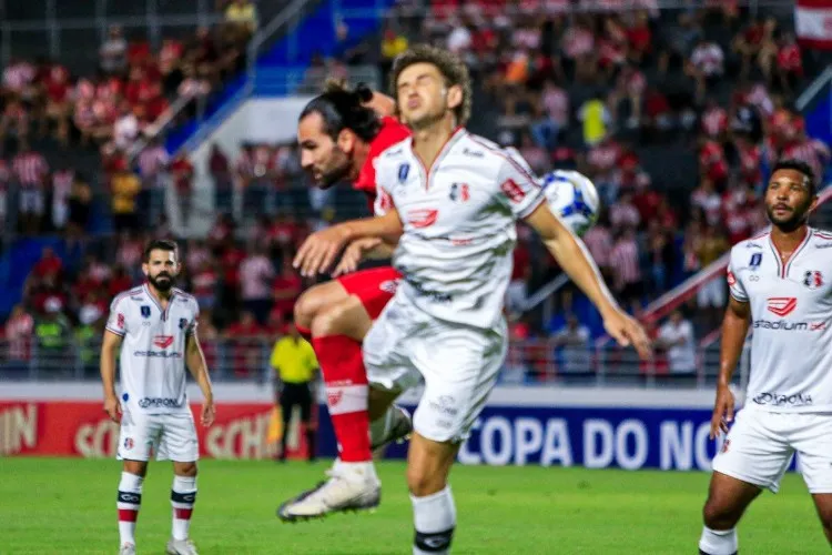 Galo vence o time pernambucano por 1 a 0.