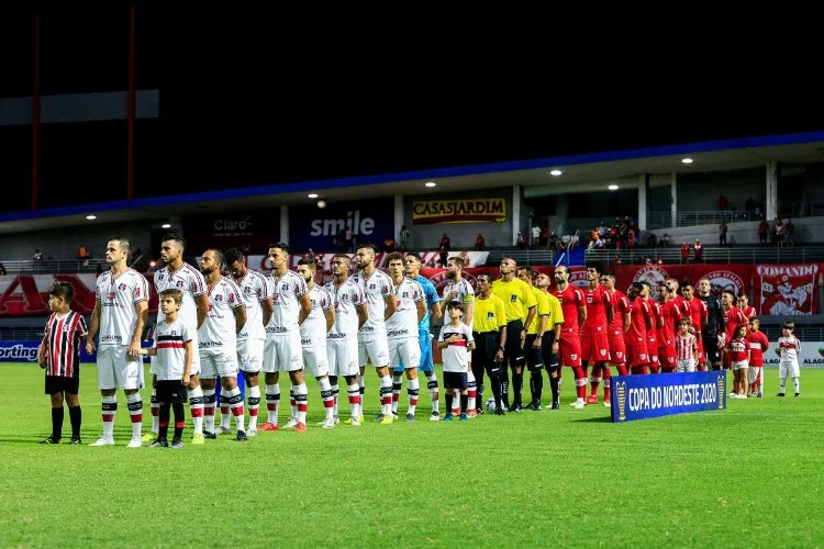 Galo vence o time pernambucano por 1 a 0.
