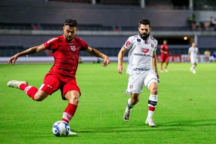 Galo vence o time pernambucano por 1 a 0.
