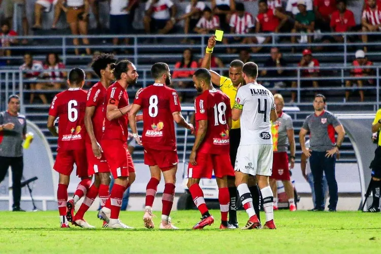 Galo vence o time pernambucano por 1 a 0.