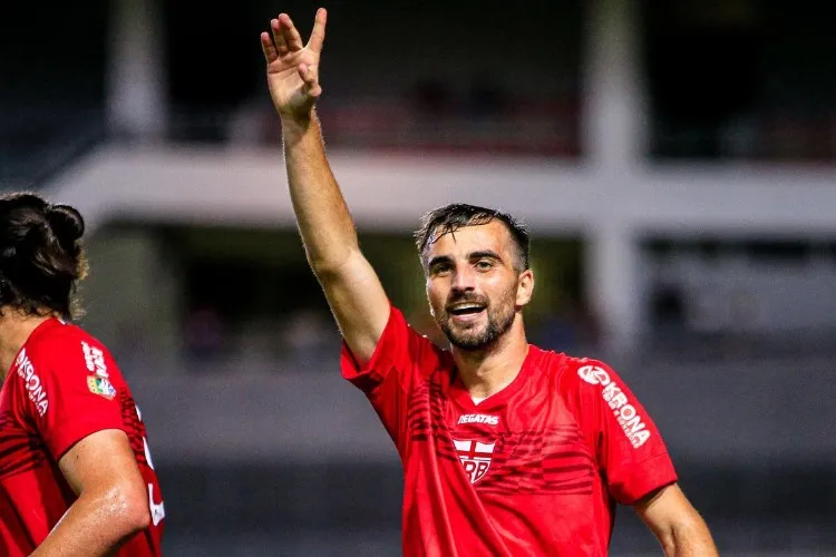 Galo vence o time pernambucano por 1 a 0.