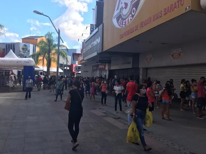 Movimentação no centro de Maceió no primeiro dia da flexibilização